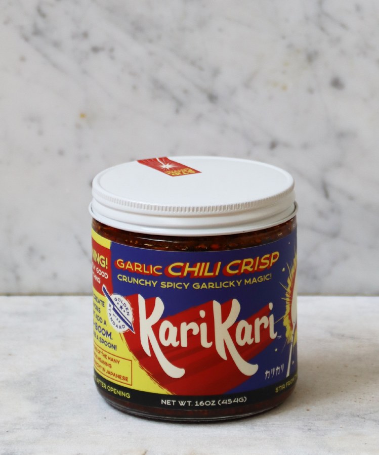 KariKari Garlic Chili Crisp, 16oz - DeLAURENTI
